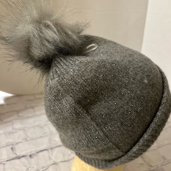 AQUA ACRYLIC NYLON & WOOL FAUX FUR POM RHINESTONES WOMENS BEANIE O/S - Picture 4 of 7